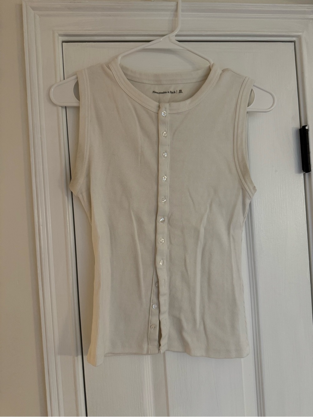 Abercrombie Button-Front Ribbed Top - Picture 3 of 4